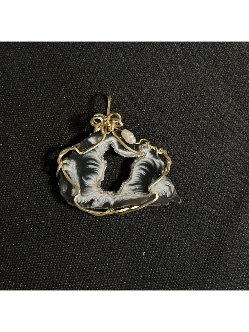 Natural Agate Geode Slice Pendant Black White Gold Tone Wire Wrap Natural Pearl